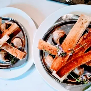 Escargots Au Beurre Persillé