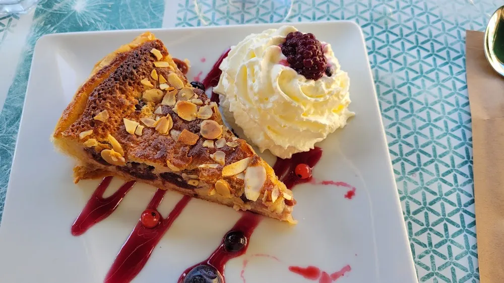 Tarte Aux Prunes Et Sa Cuillère de Chantilly Maison